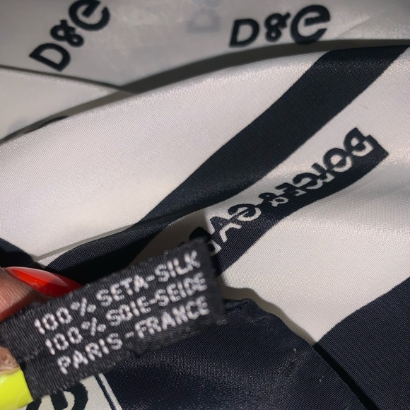 🛍🛍💯DOLCE & GABBANA Silk Foulard/ Square Scarf. - Picture 9 of 16